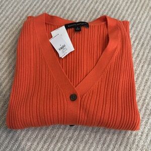 Banana Republic Sweater in beautiful Orange color size Small